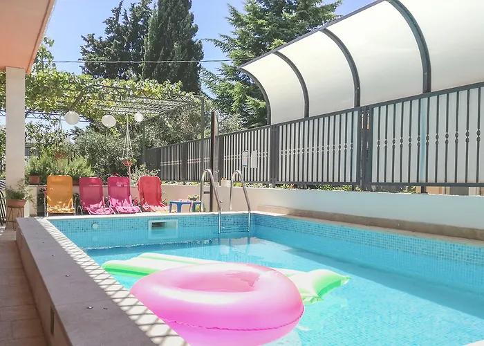 Poolside Paradise - A Hidden Gem In *