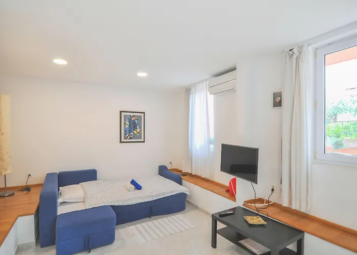 Poolside Paradise - A Hidden Gem In *