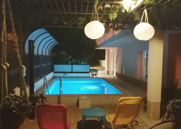 Poolside Paradise - A Hidden Gem In Спліт