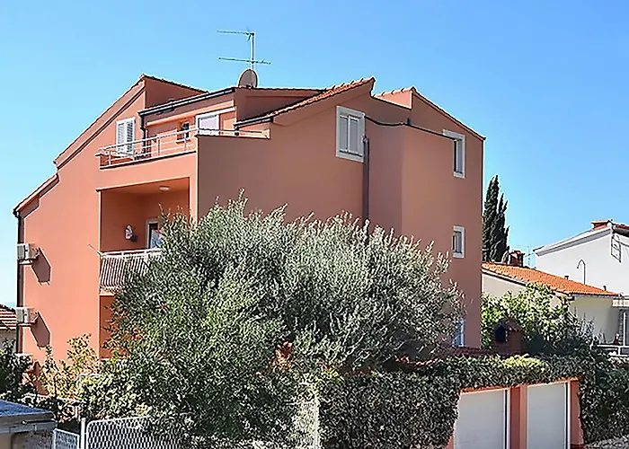 Poolside Paradise - A Hidden Gem In Апартаменти *