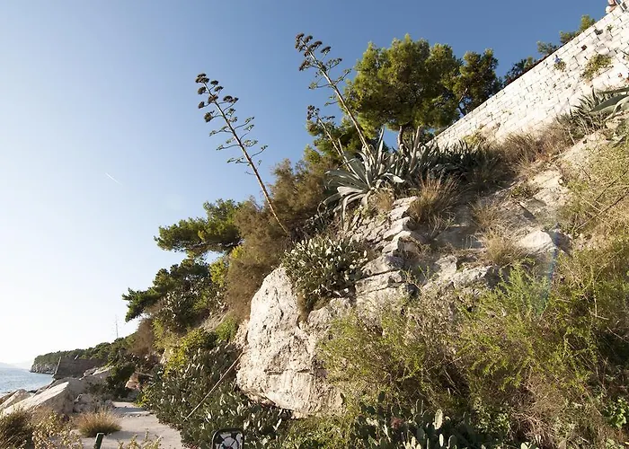 Poolside Paradise - A Hidden Gem In Спліт