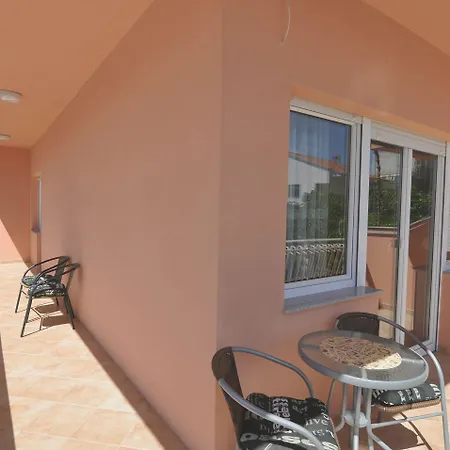 Poolside Paradise - A Hidden Gem In Split Lägenhet