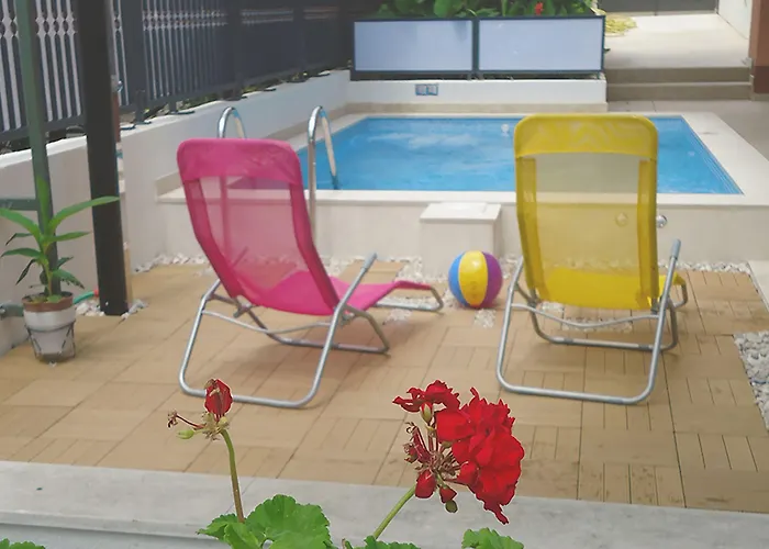 Poolside Paradise - A Hidden Gem In Split Lägenhet Split