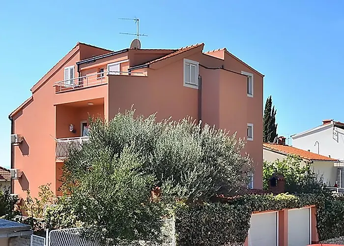 Poolside Paradise - A Hidden Gem In Split Lägenhet