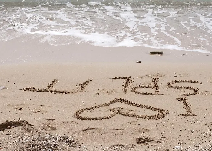 Poolside Paradise - A Hidden Gem In Split Lägenhet *