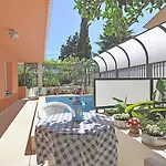 Poolside Paradise - A Hidden Gem In Split Apartman