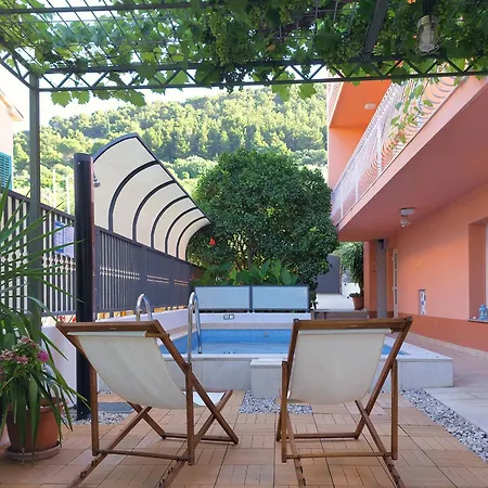 Apartment Poolside Paradise - A Hidden Gem In Split