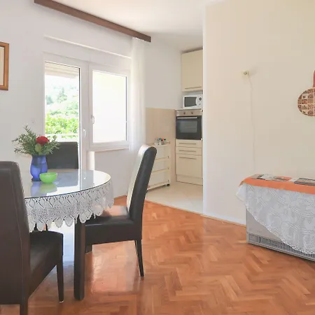 Apartment Poolside Paradise - A Hidden Gem In Split *