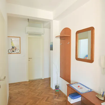 Poolside Paradise - A Hidden Gem In * Σπλιτ