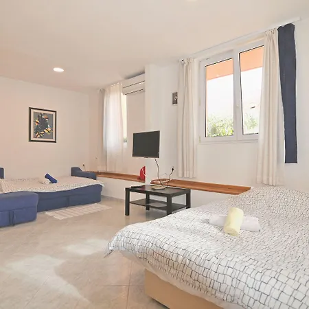 Poolside Paradise - A Hidden Gem In * Σπλιτ