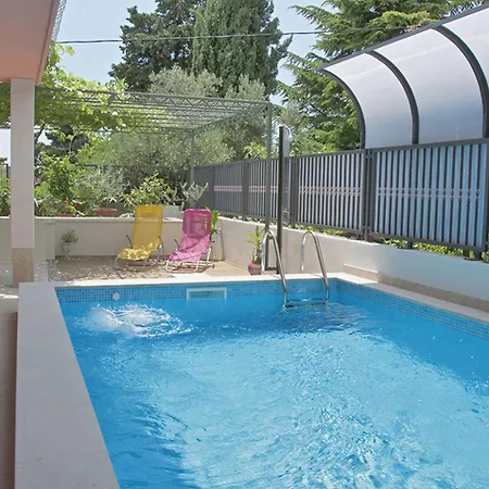 Poolside Paradise - A Hidden Gem In Apartmán