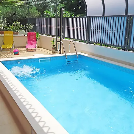 Poolside Paradise - A Hidden Gem In Διαμέρισμα Σπλιτ