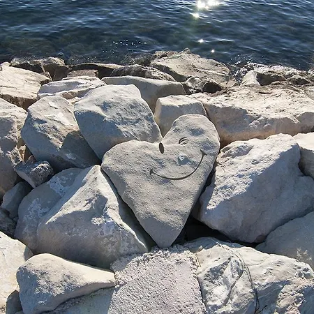 Poolside Paradise - A Hidden Gem In Διαμέρισμα *