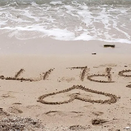 Poolside Paradise - A Hidden Gem In Apartmán *