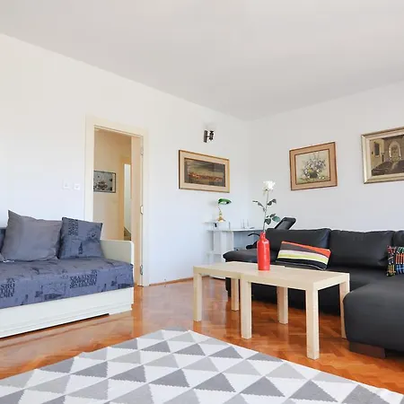 Poolside Paradise - A Hidden Gem In Διαμέρισμα