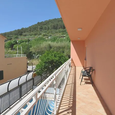 Apartment Poolside Paradise - A Hidden Gem In Split Split