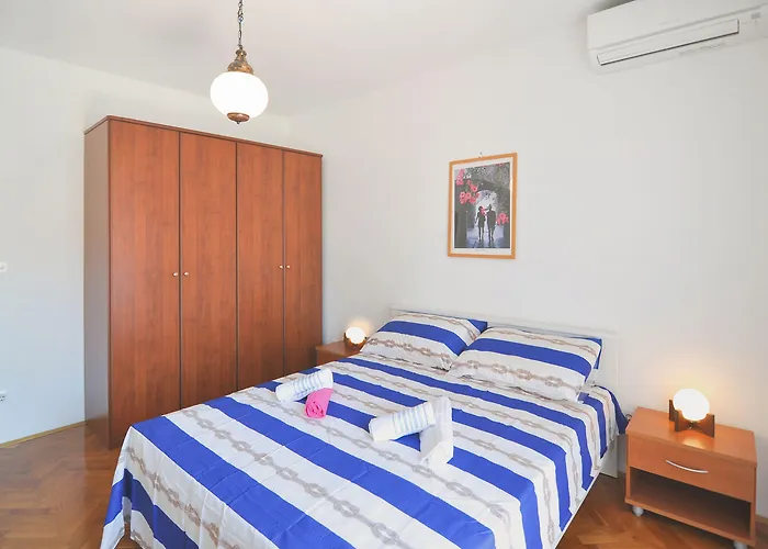 Poolside Paradise - A Hidden Gem In *