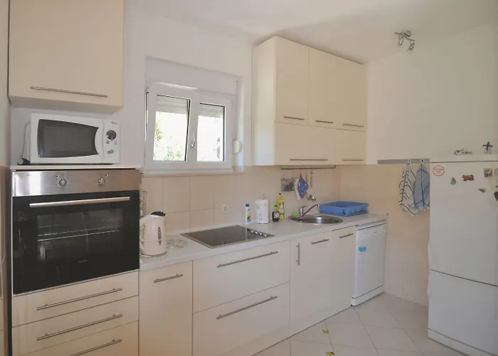 Lejlighed Poolside Paradise - A Hidden Gem In Split