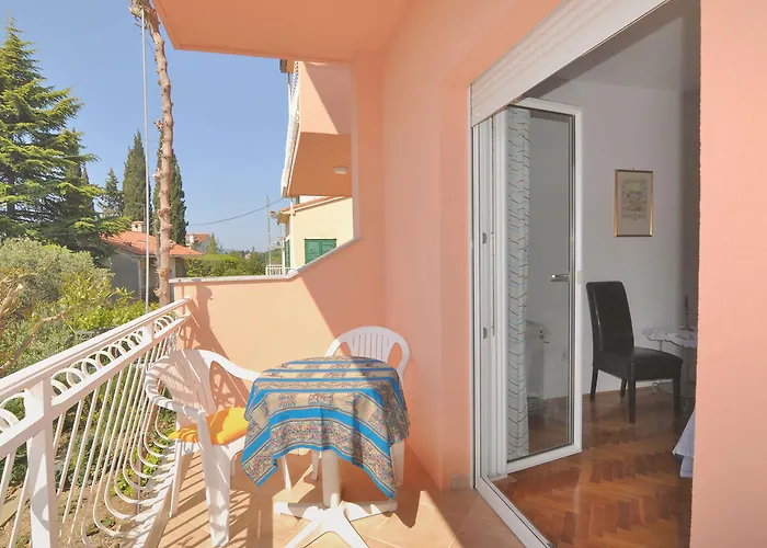 Poolside Paradise - A Hidden Gem In *