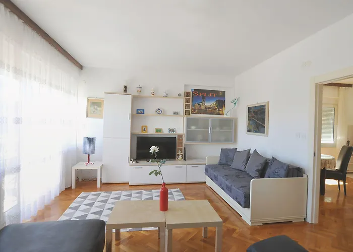 Poolside Paradise - A Hidden Gem In アパート *