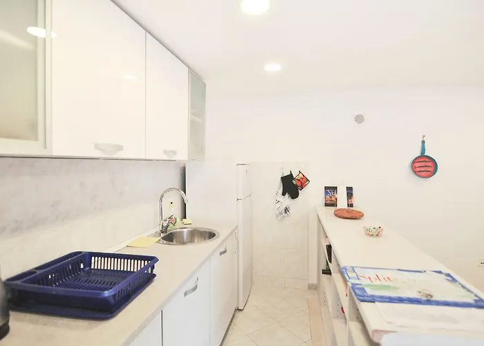 Poolside Paradise - A Hidden Gem In アパート スプリト