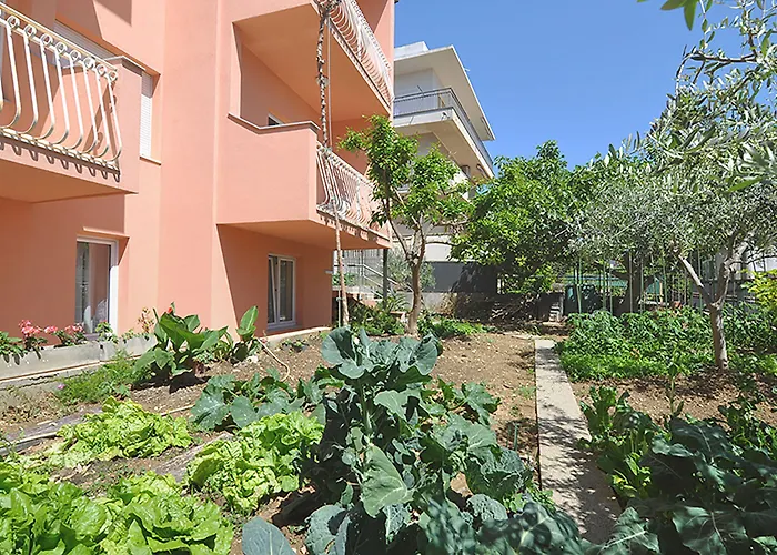 Poolside Paradise - A Hidden Gem In アパート スプリト