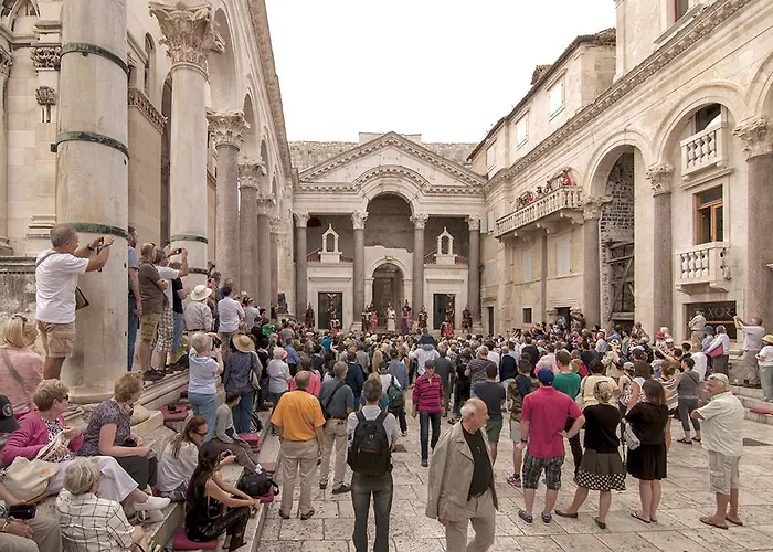 Lejlighed Poolside Paradise - A Hidden Gem In Split