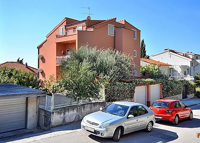 Poolside Paradise - A Hidden Gem In アパート