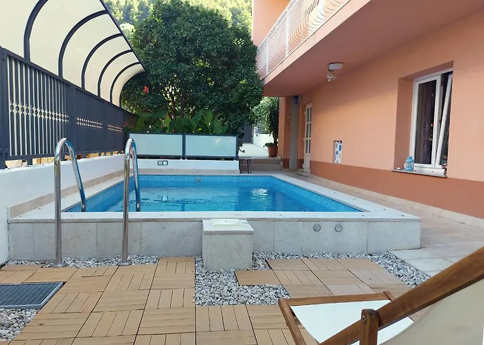 Appartement Poolside Paradise - A Hidden Gem In *