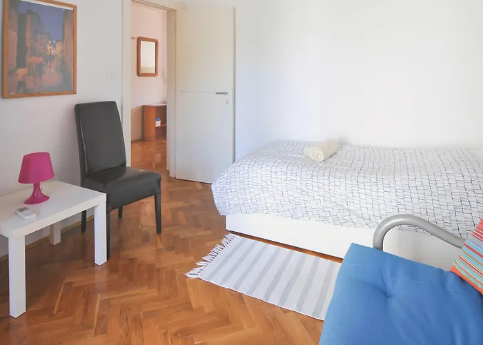 Appartement Poolside Paradise - A Hidden Gem In *