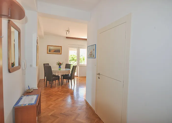 Poolside Paradise - A Hidden Gem In Appartement Split