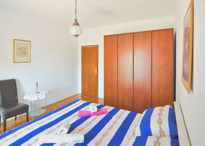 Poolside Paradise - A Hidden Gem In Appartement Split