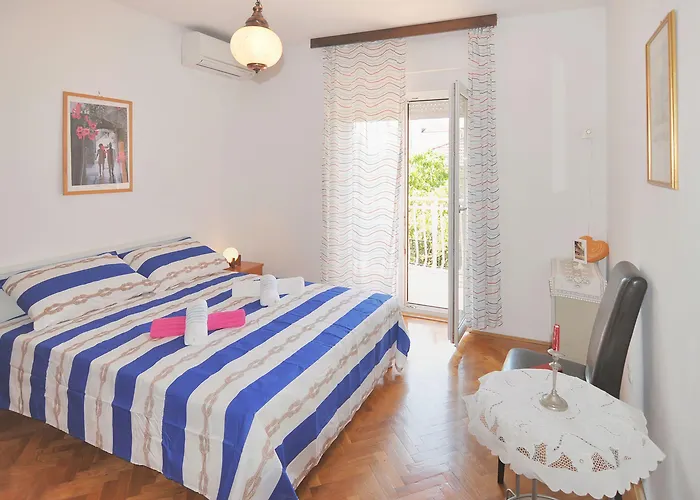 Poolside Paradise - A Hidden Gem In Appartement *