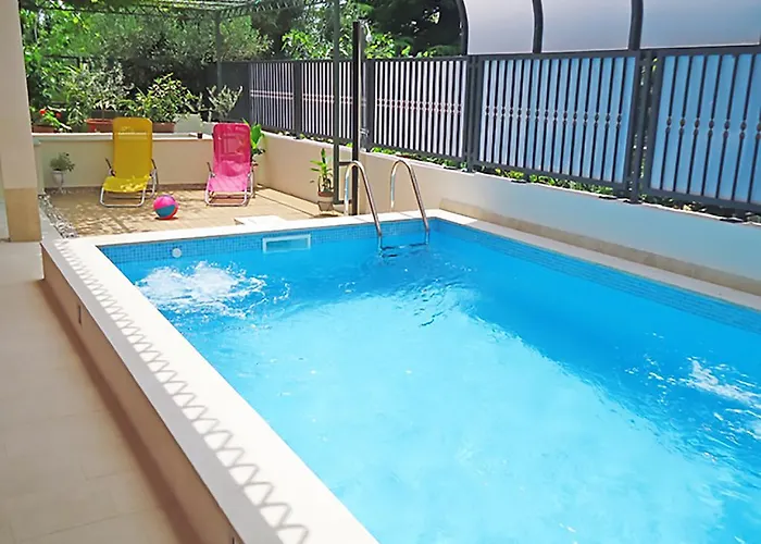 Poolside Paradise - A Hidden Gem In Appartement Split