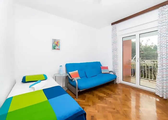 Poolside Paradise - A Hidden Gem In Appartement