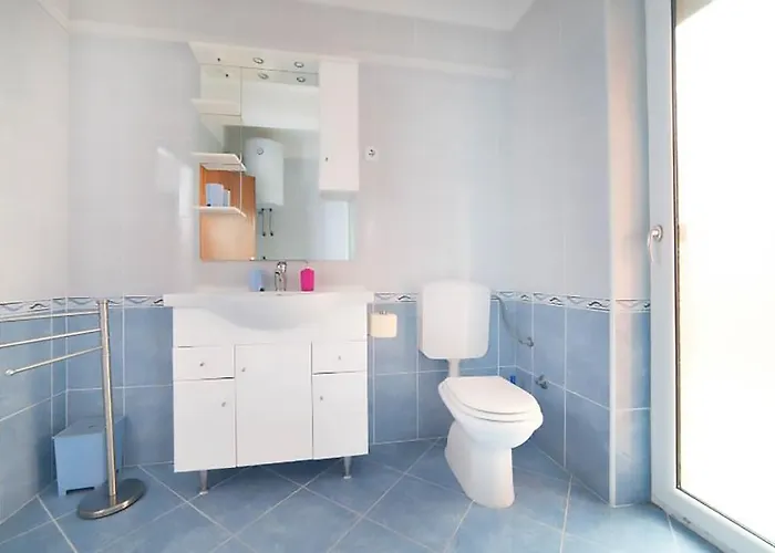 Poolside Paradise - A Hidden Gem In *